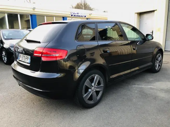 Audi A3 2010 thumbnail 3
