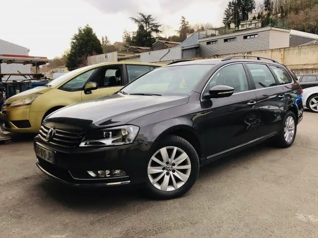 Volkswagen PASSAT SW 2011 thumbnail 1