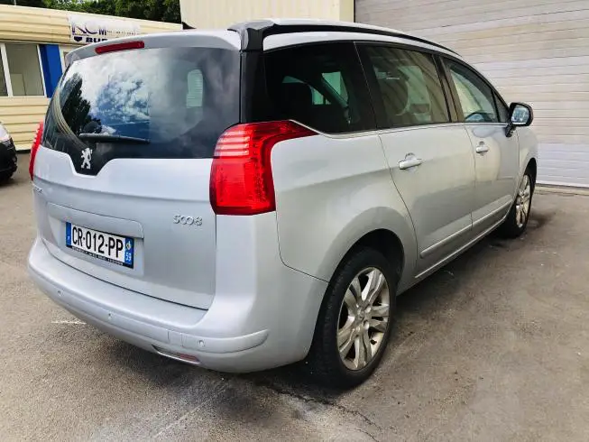 Peugeot 5008 2011 thumbnail 4