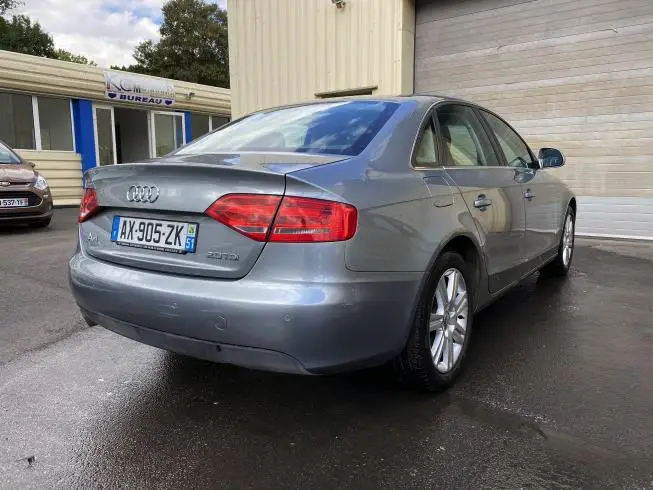 Audi A4 2010 thumbnail 4