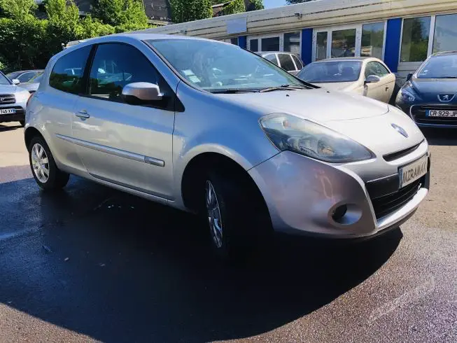 Renault CLIO 2011 thumbnail 3