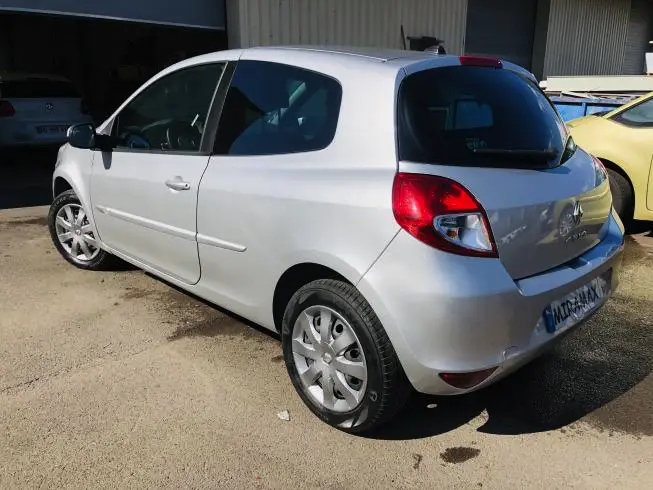 Renault CLIO 2011 thumbnail 5