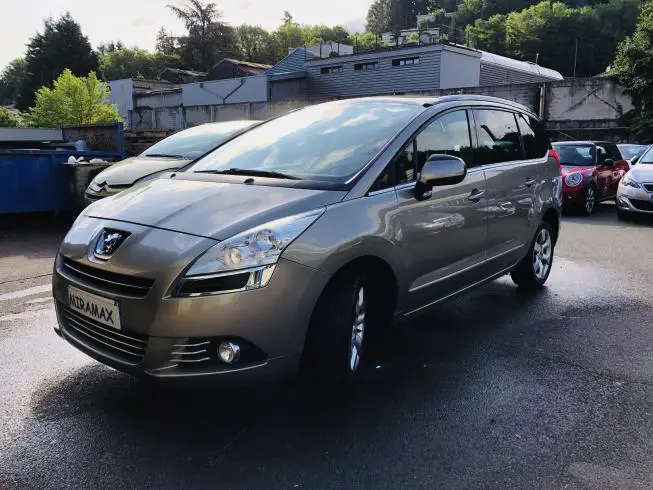 Peugeot 5008 2011 thumbnail 1