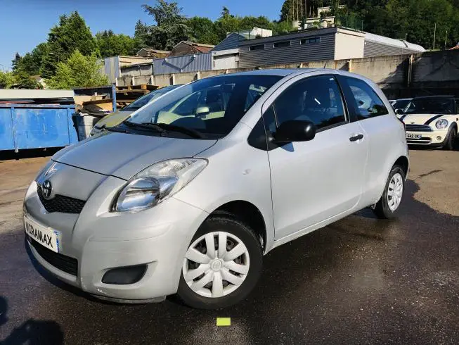 Toyota YARIS 2010 thumbnail 1
