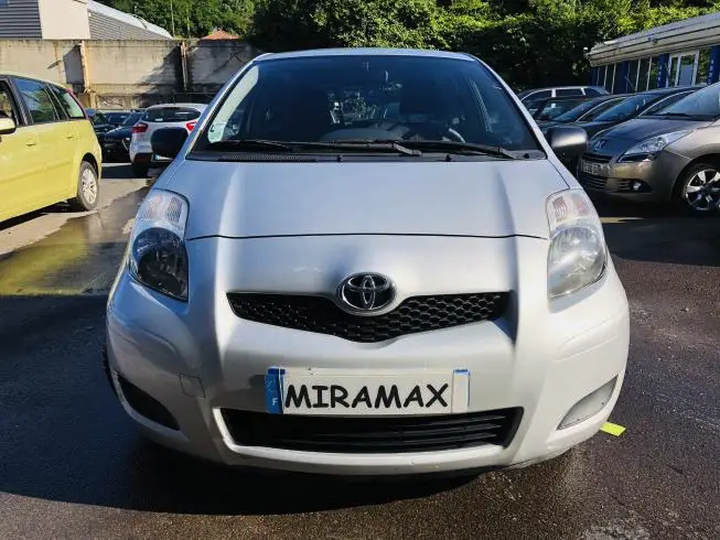 Toyota YARIS 2010 thumbnail 2