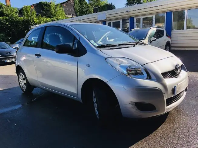 Toyota YARIS 2010 thumbnail 3