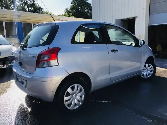Toyota YARIS 2010 thumbnail 4