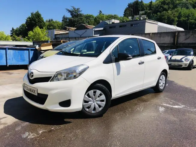 Toyota YARIS 2012 thumbnail 1