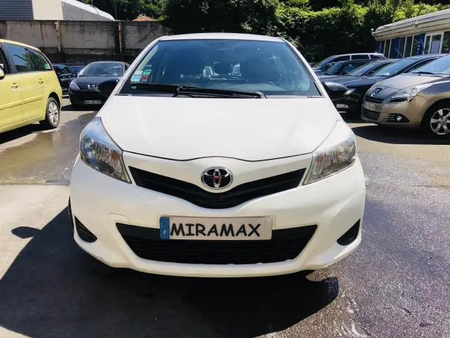 Toyota YARIS 2012 thumbnail 3