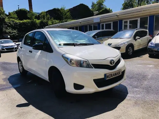 Toyota YARIS 2012 thumbnail 4